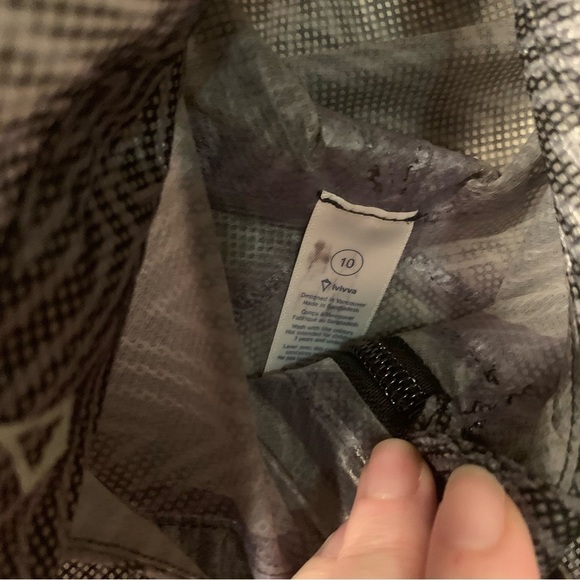 Lululemon Kids Ivivva Grey Black Lightweight Jacket Grey 10 - Picture 3 of 8